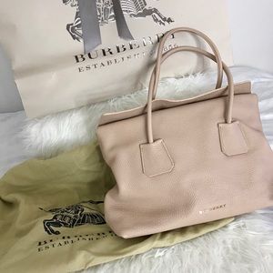 AUTHENTIC Burberry Medium Soft Leather Tote! 😍😍